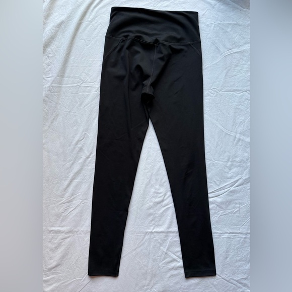 Girlfriend Collective Black Compressive High-Rise Leggings. - Picture 4 of 10